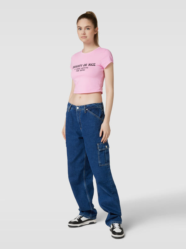 Pembe Bisiklet Yaka NAUGHTY OR NICE Baskılı Crop T-Shirt